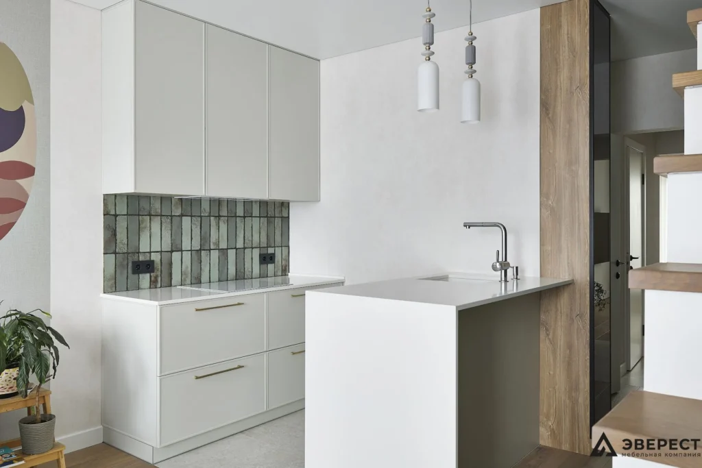 Кухня "Холли" с островом и пеналами