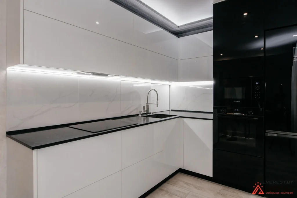 Угловая кухня "Пан" до потолка