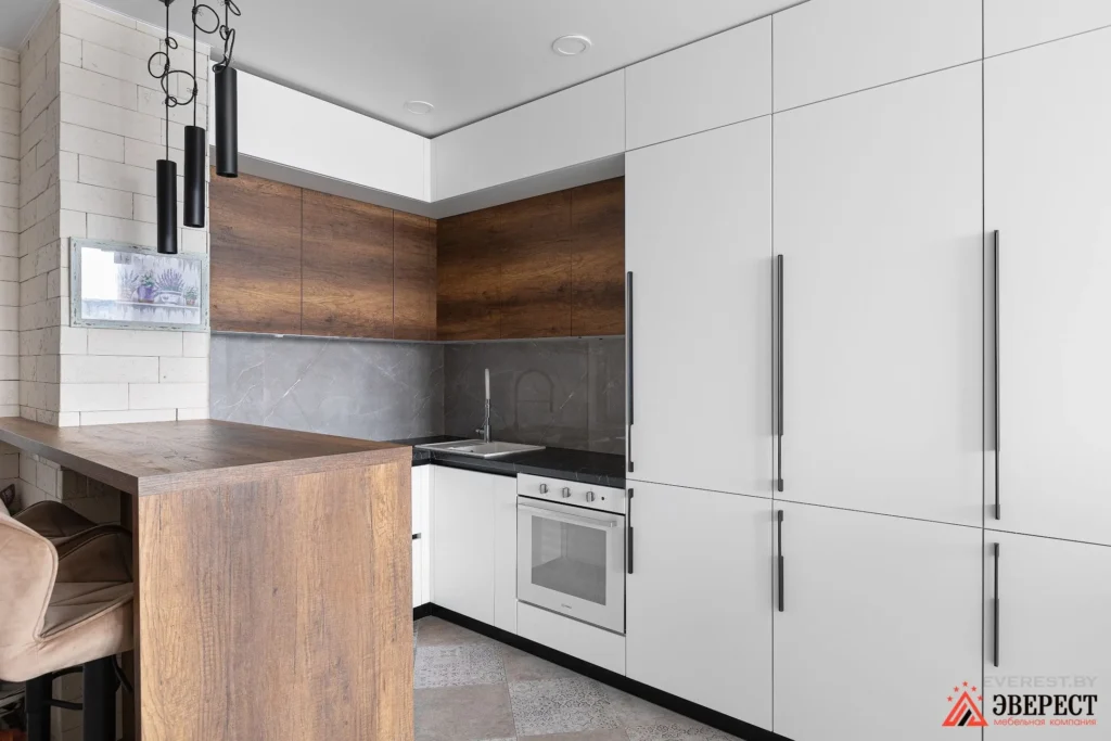 Угловая под потолок "Сури"