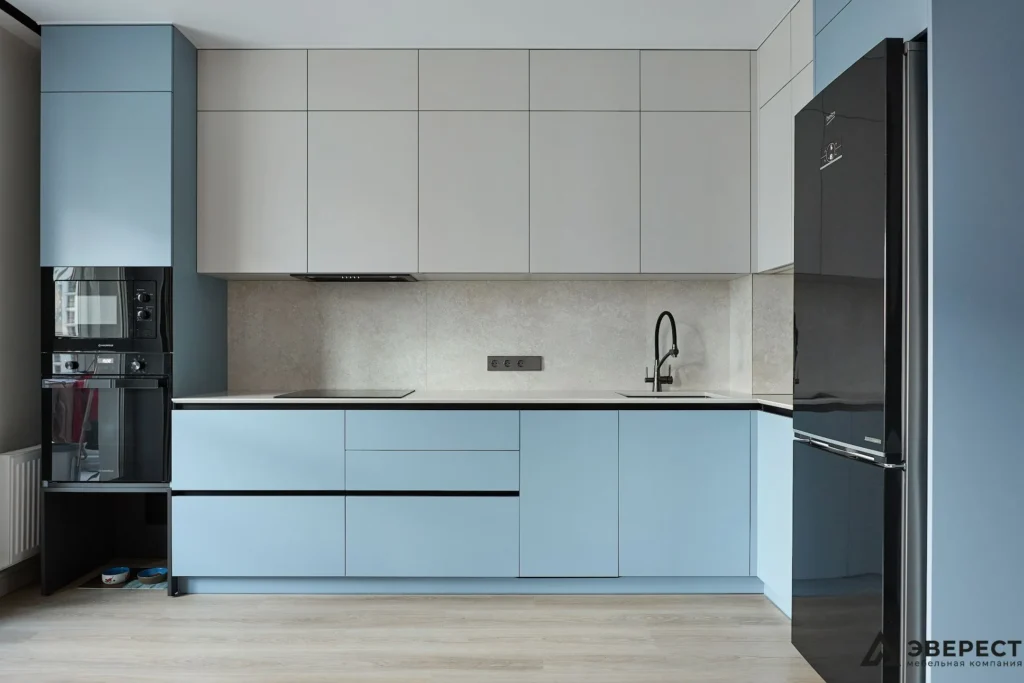 Угловая кухня под потолок