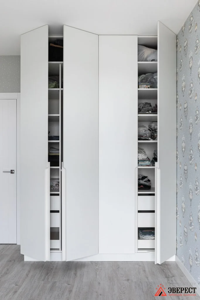 Шкаф распашной "Молоко"