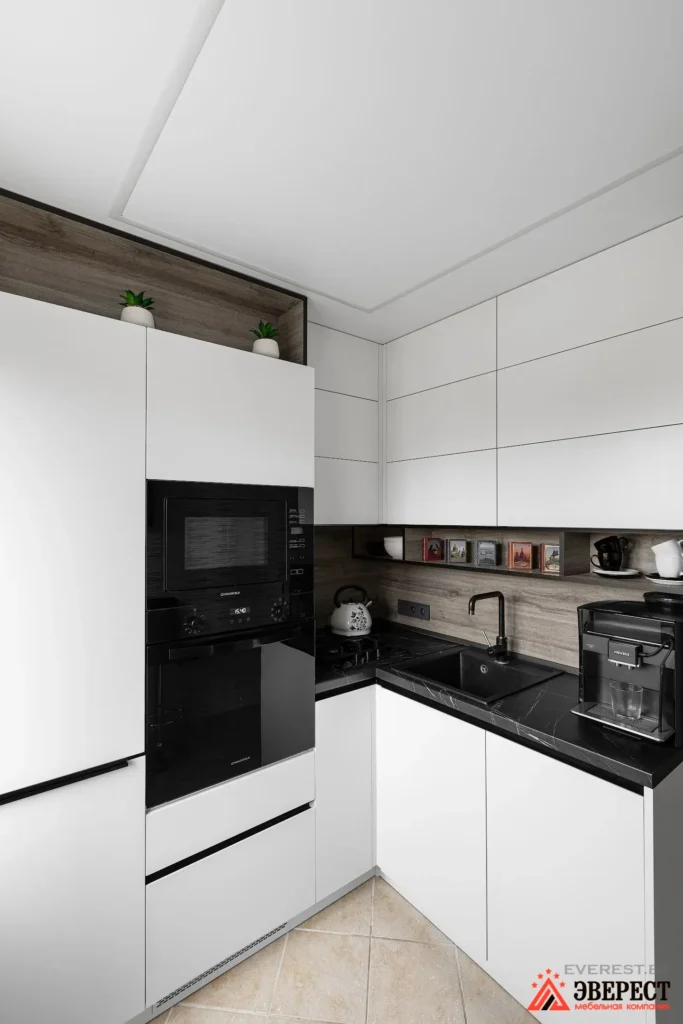 Маленькая угловая кухня под потолок "Смайл"