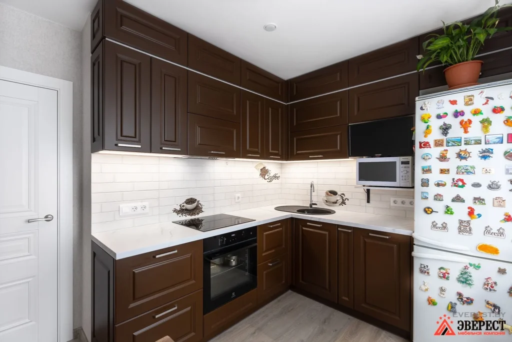 Угловая кухня под потолок "Троло"