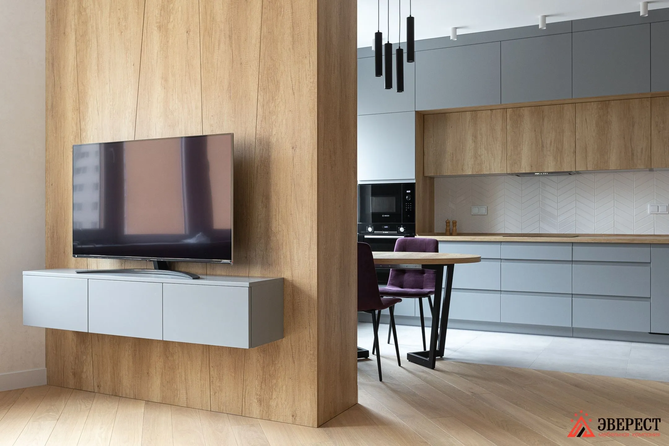 Зона ТВ со стеновой панелью из egger «Рейнир»