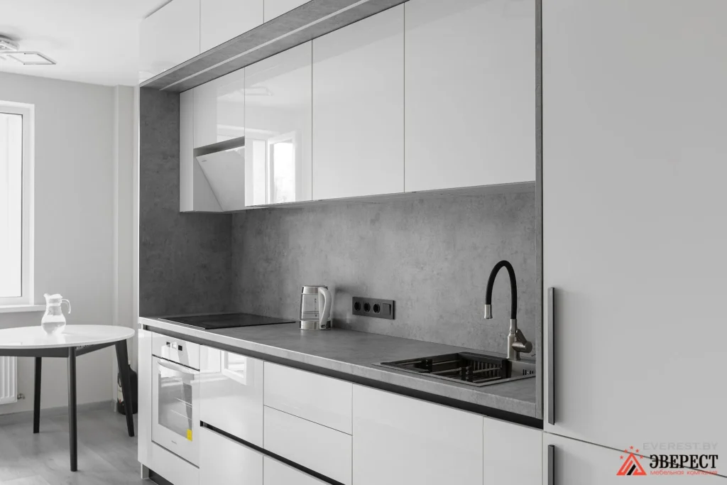 Линейная кухня под потолок "Тери"