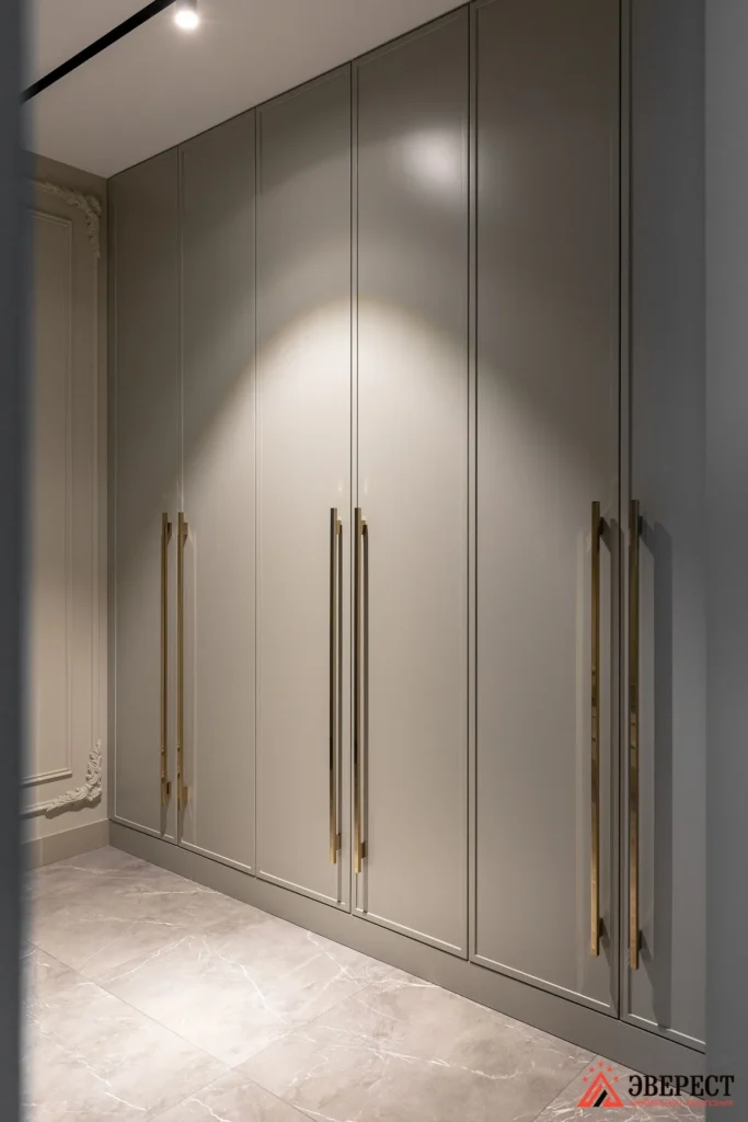 Распашной шкаф из Крашеного МДФ