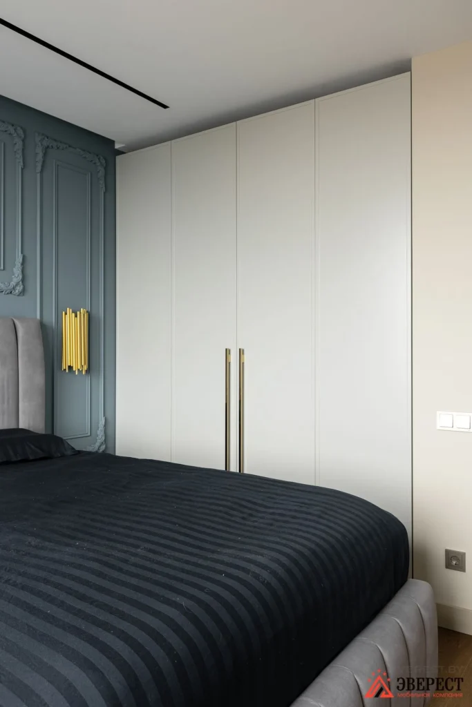 Стильный шкаф-купе в спальню