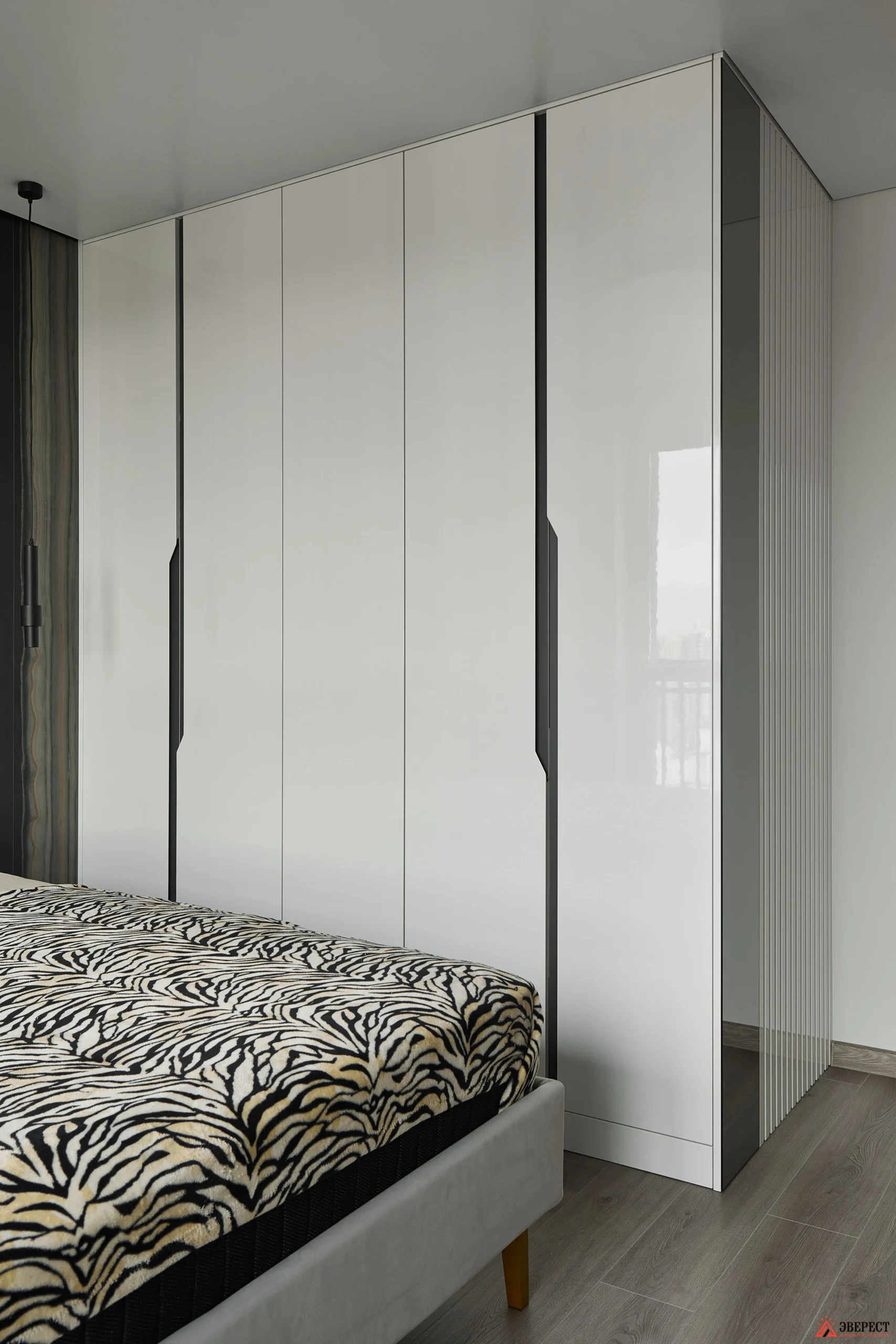 Шкаф для спальни распашной «Лилу»