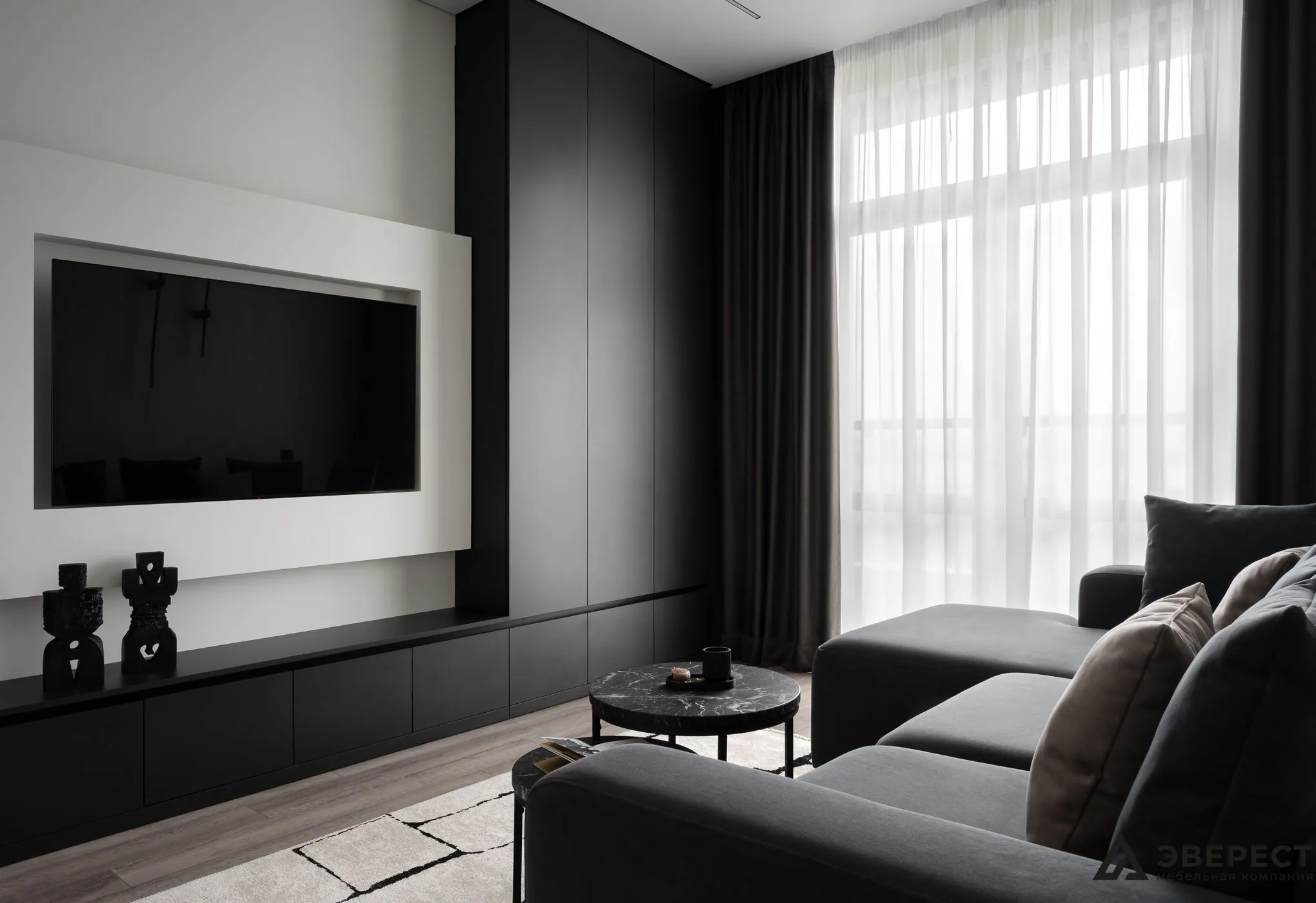 ТВ зона с пеналами