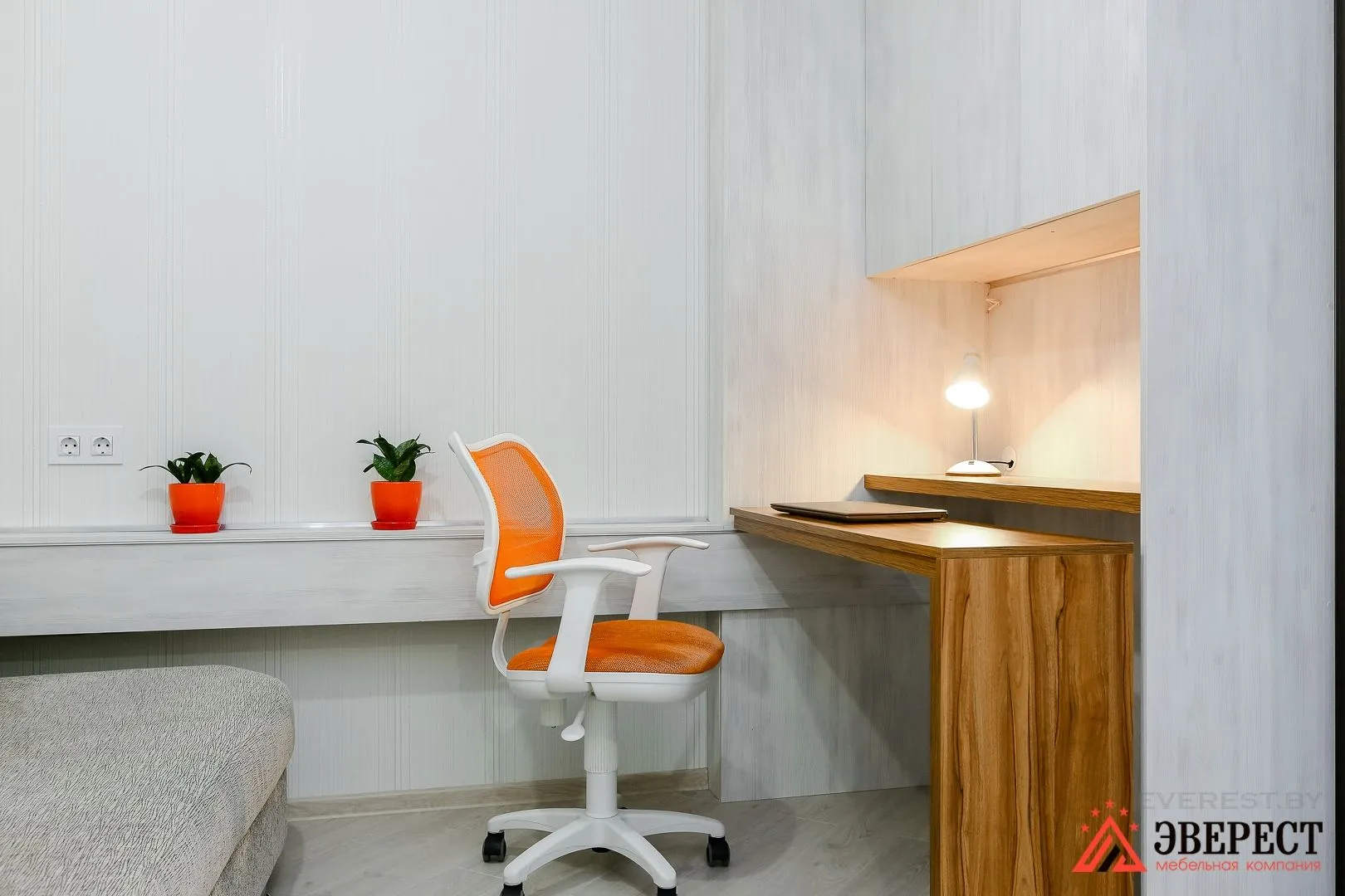 Стол в детскую комнату «Луана»