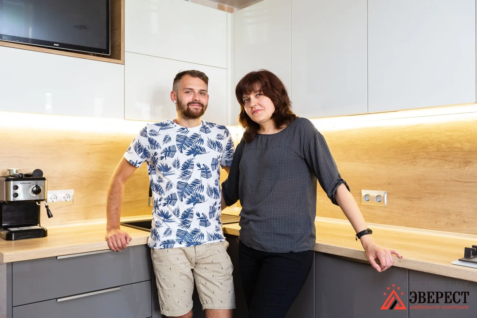 Угловая кухня с фасадами из пластика под заказ «Ева»