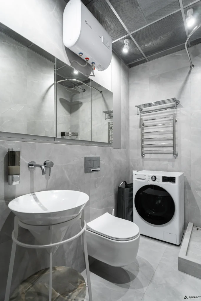 Шкаф в ванную комнату с зеркальными фасадами