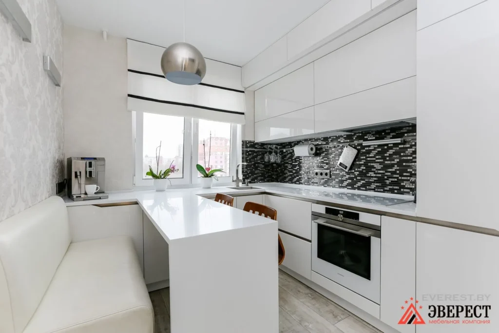 Кухня под окно на 7 кв. метров "Эмилия"