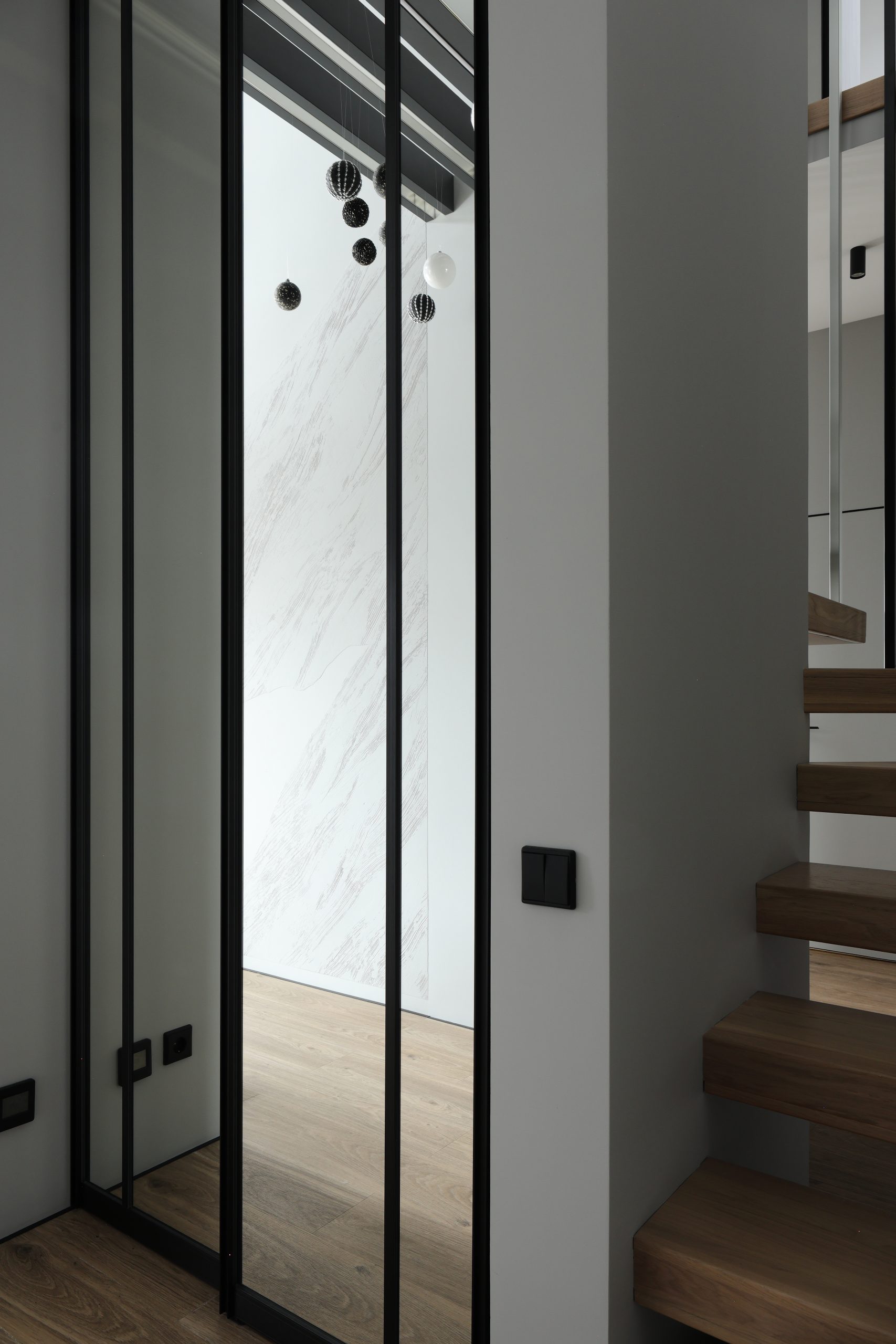 Шкафы для двухуровневой квартиры